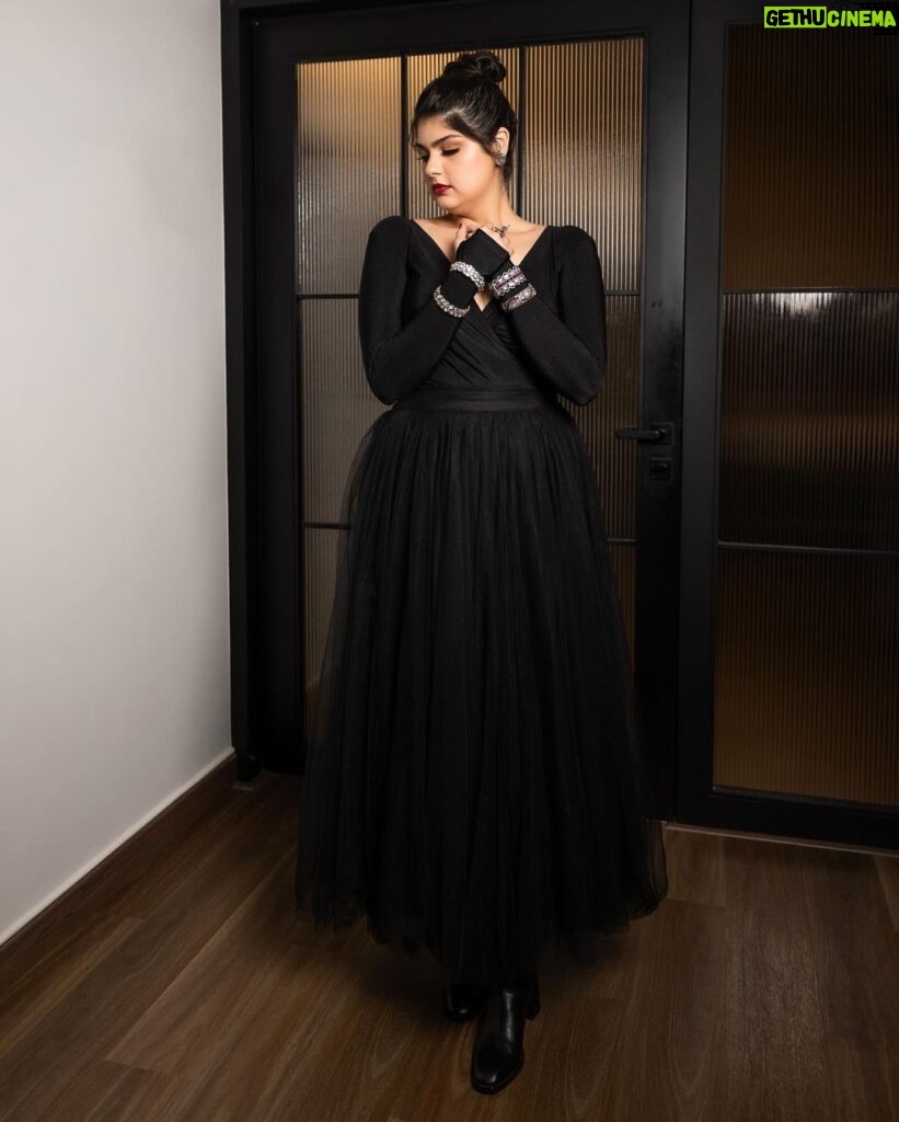 Anshula Kapoor Instagram - Can you tell black is my favorite colour? 🖤 Styled by @shereenlovebug Style team @jahnavi.kothari Hair by @ruchithakur.5 Makeup by @goldandglittr Bodysuit: @shopmonokrom Skirt: @brindasneha Jewellery : @amrapalijewels Photographed by @sunnychothaniphotography Managed by @niharika_bhanushali