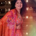 Anshula Kapoor Instagram - Orange is the new black 🍊🧡 Anshula Kapoor (@anshulakapoor) exudes freshness in a tangerine printed lehenga set from ‘𝚏𝚒𝚍𝚊’. — ‘𝚏𝚒𝚍𝚊’ A/W’23 by Mahima Mahajan Online: www.mahimamahajan.in Flagship Store: D-22, 100 Feet Road, Chattarpur, New Delhi — #MahimaMahajan #AnshulaKapoor #CelebrityCloset #BollywoodStyle #WhatSheWore #Bridesmaid #bridetobe #florallehenga #mehendilehenga #reels#reelsinstagram #reelitfeelit #DestinationWedding