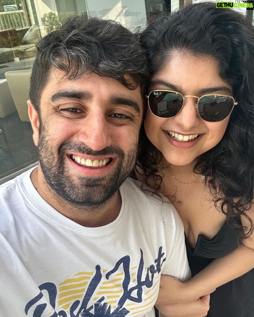 Anshula Kapoor Instagram - Happy birthday to the reason I smile my biggest smiles. Thank you for making me feel loved every single day. For making my okay days turn into amaze days. Promise I’ll always laugh at even your lamest jokes forever 🤣 Easy breezy @rohanthakkar1511 ♾️