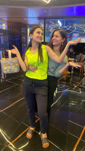 Anushka Kaushik Instagram - Ab koi babysitting ke liye nahi bulara 🥲
.
.
.
.
#games #babysitting #poorbaby #arcadegames #bachpan #kid #indoorgames #funactivities #funwithfriends #anushkakaushik