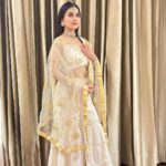 Anushka Kaushik Instagram – Got extra ready for 500k ❣️
.
.
.
.

#whitedress #weddingwear #weddingdress #indianoutfit #indianoutfits #ootdfashion #outfitoftheday #anushkakaushik