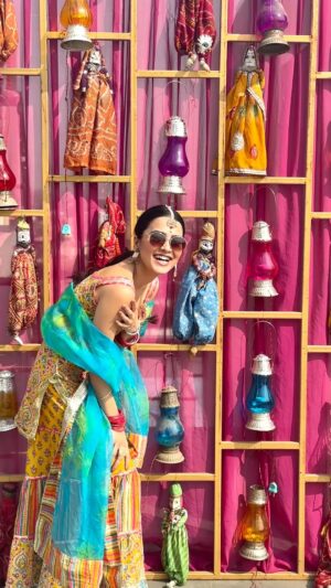 Anushka Kaushik Instagram - Pls send annual package, not rishta🫣💝
.
.
.
.

#bf #boyfriend #golddigger #rishta #salary #weddingplanning #justforfun #crazygirl #anushkakaushik