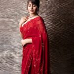 Aparna Dixit Instagram - Laal Ishq❤️ Shoot concept & creative Direction: @thebridesofindia @mansidhanak Hair by: @makeupbypompy Makeup by: @mallika_bhat Makeup products: @Nourrbymallikabhat On set styling: @stylebysugandhasood Location: @westinmumbaipowai Outfit: @Premyabymanishii Jewellery: @rimayuO7 Photography by: @harshphotography11 Production: @mansidhanak @vinavb @mehtaakshit @revurgeofficial #Thebridesofindia ❤️🧿✨✨ The Westin Mumbai Powai Lake