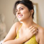 Aparna Dixit Instagram - You are the sky. Everything else is just the weather. . . 📷 @sudopicia HMU @makeupstorybyroma