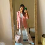 Aparna Dixit Instagram - Just a bit of June 🥰🌼🌷