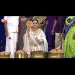 Archana Chandhoke Instagram - பார் முழுசா சந்திரமுகியா மாறியிருக்குற Acchuma-va பார்...!!!🤣 Saregamapa Lil Champs | Dedication Round | Saturday and Sunday at 7pm. #SaregamapaLilChamps3 #SaregamapaLilChamps #Abhirami #Saindhavi #SriNivas #VijayPrakash #Snehan #Archana #SathishAndBand #ZeeTamil