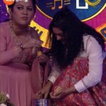 Archana Chandhoke Instagram - எடுத்தேன் பாரு ஓட்டம்...!!!🤣 Saregamapa Lil Champs | Saturday and Sunday at 7pm. #SaregamapaLilChamps3 #SaregamapaLilChamps #Abhirami #Saindhavi #SriNivas #Haricharan #Archana #Karunya #SathishAndBand #ZeeTamil