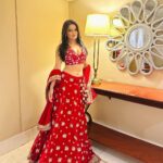 Archana Gautam Instagram - सपना एक देखों, मुश्किलें सौ आएगी, वह पल बहुत सुंदर होगा, जब कामयाबी शोर मचाएगी.. styling by - @stylingcityy outfit by - @krupa_jain Event - @ballyscasinocolombo #archanagautam #indianwedding #indiangirl Colombo, Srilanka