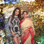 Archana Gautam Instagram - Birthday pics with family 🫶🏻😘❤️ #happybirthday All About My Birthday Look 🎉 🎊🎂 Styled By :- @nehaadhvikmahajan 👗Outfit:- @nikhitatandon Makeup & Hair - @saiyed7298 Mumbai, Maharashtra