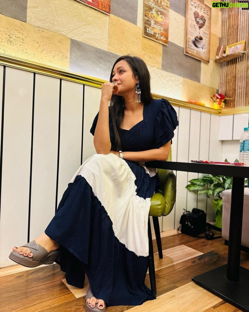 Archana Padhi Instagram - True love is SELFLESS 💙🤍 parjapati meet time 🖤 Tq for the beautiful clicks @___lokesh___lk ❤️ Costume gifted by @anchor_aish thnk u baby ❣️❣️