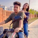 Archana Padhi Instagram - Gute Bike Re Duhen Misi Long Drive Jima 🏍️💨👫 Song: College Canteen ☕️😍 #Priyadarshan #ArchanaPadhi