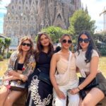 Ariah Agarwal Instagram - Thank Gaudi! I’m in Barcelona! 🇪🇸🌼☀️ . . . #sagradafamilia #casabatllo #barcelona #spain La Sagrada Familia