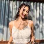 Ariah Agarwal Instagram - Aa rahi hai ‘DINKY DOLL’ 💅🏼 Lakhan ki mandali ki sabse over-excited member!!! 21st August se @officialjiocinema pe!!. . . (First pic of dinky from the show 🩷🕉️!! Special feels) . . #lakhanleelabhargava #lakhanleelabhargavabasnaamhikaafihai #dinkydoll