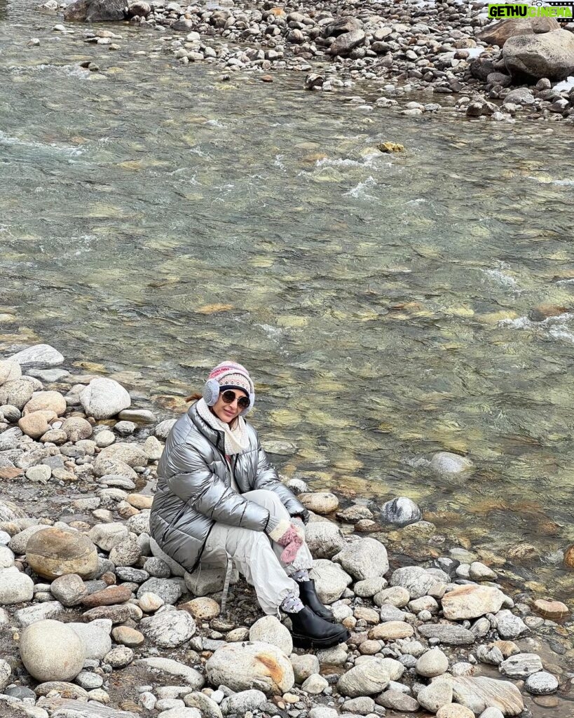 Ariah Agarwal Instagram - I was upto snow good ⛄️ Also, meet my cool friend (last slide) . . . #zeropoint #lachung #sikkim #northsikkim #yumthangvalley #snow #snow2023 #snowman Lachung , Zero Point , Yumthang Valley