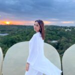 Ariah Agarwal Instagram - Why? We let go of pleasant emotions & hold onto unpleasant ones? Be fair to yourself and let go of both.. by doing this we live in present & that is the true art of living 🌻🌍 . . . #artofliving #srisriravishankar #jaigurudev #iloveyou Art of Living International Center, Bengaluru