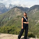 Ariah Agarwal Instagram - I seized the clay ✈️☁️🌧️🥶 Dharamkot • Mcleodganj • Dharamshala • Naddi . . . With a bunch of mad potters @dharamkotstudio #dharamkot #pottery #pasta #delhidelays #momos #israelifood #dhauladhar #travellocal #india Dharamshala Mcleodganj