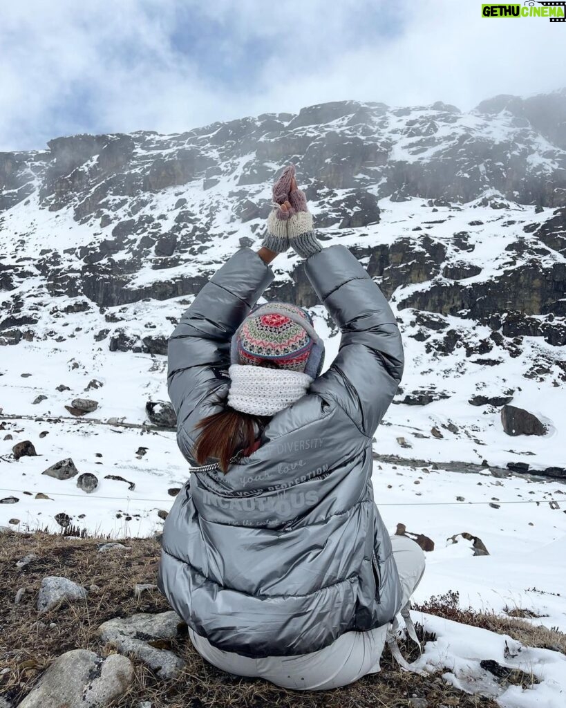 Ariah Agarwal Instagram - I was upto snow good ⛄️ Also, meet my cool friend (last slide) . . . #zeropoint #lachung #sikkim #northsikkim #yumthangvalley #snow #snow2023 #snowman Lachung , Zero Point , Yumthang Valley