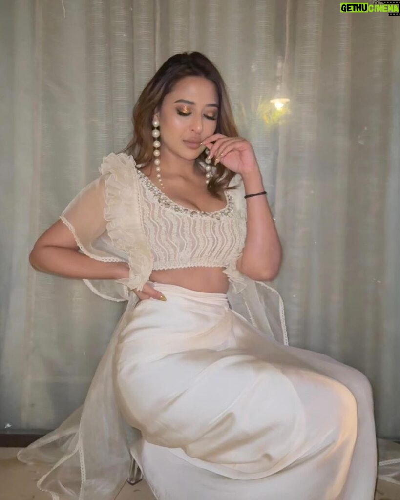 Ariah Agarwal Instagram - Wearing @kosha.couture for Indian Gatsby #adusheartgoesboom . . . Pushkar, Rajasthan.