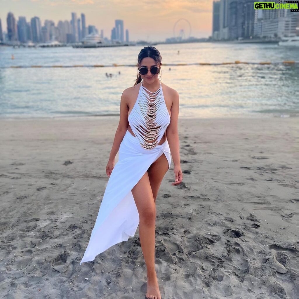 Ariah Agarwal Instagram - Beach day in @kairesortwear 🏝️👙☀️ . . . #kairesortwear #dubai #palmjumeirah #ariahlove FIVE Palm Jumeirah Dubai