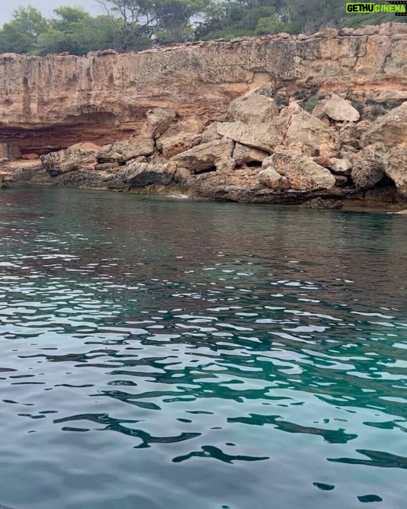 Ariah Agarwal Instagram - Snorkelling in the caves, Water toys in the turquoise ocean, paddle boarding to the corals, sipping cava on the boat deck. All of this with my special girls 🩵 Best day in the water w @takeoffibiza . . . Ibiza, Spain. Cala Bassa