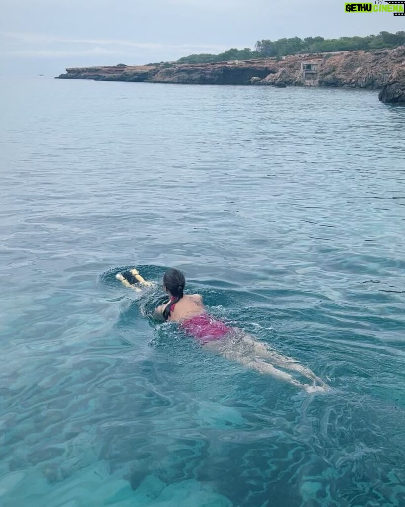 Ariah Agarwal Instagram - Snorkelling in the caves, Water toys in the turquoise ocean, paddle boarding to the corals, sipping cava on the boat deck. All of this with my special girls 🩵 Best day in the water w @takeoffibiza . . . Ibiza, Spain. Cala Bassa