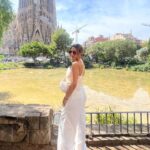Ariah Agarwal Instagram - Thank Gaudi! I’m in Barcelona! 🇪🇸🌼☀️ . . . #sagradafamilia #casabatllo #barcelona #spain La Sagrada Familia
