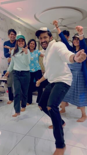 Ariyana Glory Instagram - “The Jawan’s” 🥰😎

#besties 

@sirihanmanth @ariyanaglory @kajalrj @jaswanth_jessie @anchorshiva @anchorravi_offl #anchorravi