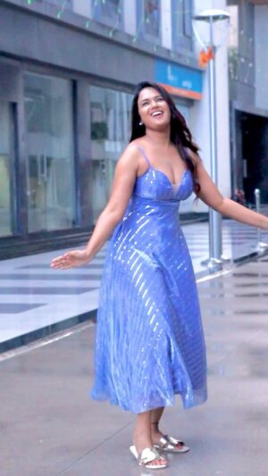 Ariyana Glory Instagram - “Rain showers my spirit” 🌧️ 🌸🦋

Costume @firoz_design_studio