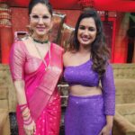 Ariyana Glory Instagram - Excited about Telugu Medium ISchool on zee Telugu 😍 Launch event 🙌 @sunnyleone @anchorravi_offl @faima_patas @maheshvitta @mahesh_achanta Costume @firoz_design_studio Accessories styled by @harinireddym 😘