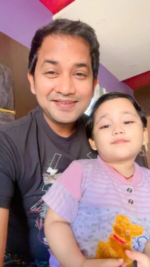 Aseema Panda Instagram - Back to back trending songs for you all❤️😍. Dil hela kut kuta 💥🎵🎶

#satyajeetpradhan #trending #trendingreels #trendingoninstagram #aseemapanda #unica #fatherdaughter #satyajeetpradhanreels #reels #viralreels #trendingsongs