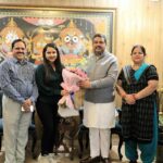 Aseema Panda Instagram – Privileged to have the opportunity of delightful meeting, with the Honourable Minister of Education and SD&E Shri Dharmendra Pradhan & his Family at his official residence in New Delhi.  Had some beautiful conversations over various aspects and prospects & realised his vibrant vision for India , especially for Odisha in his eyes. 

Obliged for t warmth and blessings… 🙏
