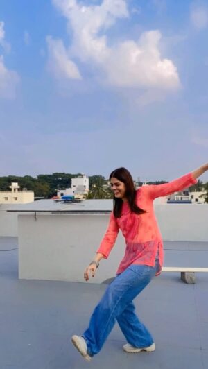 Asha Bhat Instagram - Sasuraal Genda Phool 😜
Jumped on the reel wagon for a change 💁🏻‍♀️