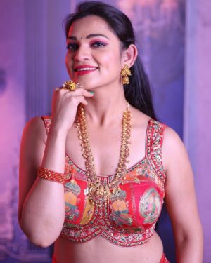 Ashwini Sree Instagram - Write a caption🌸🌺💐🌹🌺🌸 

#bigboss #bigboss7 #bigboss7telugu #bigboss #love #ash #ashu #ashwini #dimples #dimple #smile #outfitoftheday #photooftheday #ootd #reelsinstagram #reels #regrann #trending #youtube #reelitfeelit #actor #actorslife #actress #actorslife #photography #portraitphotography #photooftheday #photo #trendingreels