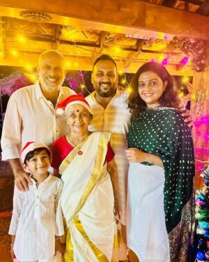 Aswathy Sreekanth Instagram - Fam ❤️ But definitely missing few 

@amal_rajdev @arjunsomasekhar @iamtessajoseph @rafidq @shaha_raihu