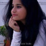 Aurra Bhatnagar Badoni Instagram - Soul full of sunshine 🌞🤍✨ Photograph - Imtiyaz Sayyed @shutterjuicestudio