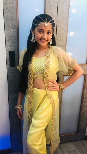 Aurra Bhatnagar Badoni Instagram - Celebrating Ganesh utsav 🙏on colors ....✨✨#colorstv #ganeshutsav