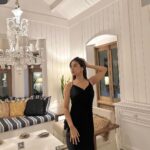 Avantika Hundal Instagram – always at the right table 

@neumaindia