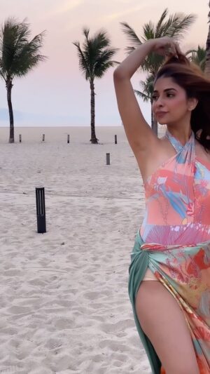 Avantika Hundal Instagram - Straight from the serene beaches of Vietnam 🇻🇳

Swimsuit @tizzi.official
