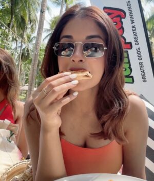 Avantika Hundal Instagram - So this is what it feels like to WIN! I attended Drag- the FABB brunch party by FairPlay Exclusive!! The place, the people, the vibe- I’m totally living for it!! 

Thank you @fairplay_india ! Can’t wait to be back next year 🧡 

#fairplayexclusive #brunchparty #fairplayindia #fairplayparty #thisisthelife #thisisfairplay