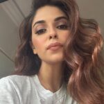 Avantika Hundal Instagram - begin slideshow