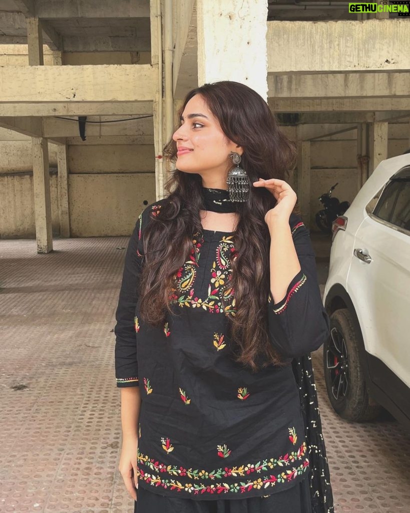Ayesha Khan Instagram - नैना…. 🖤