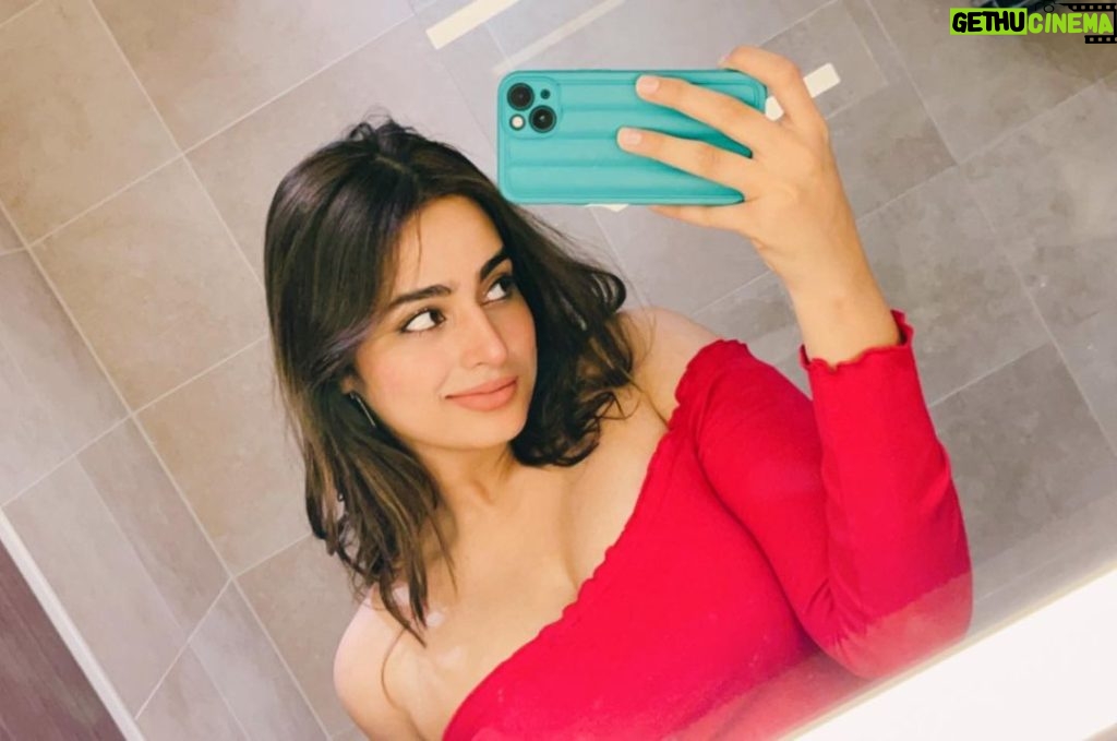 Ayesha Khan Instagram - You look good on camera, baby let’s go make a FILM 🎥 Brands Hatch