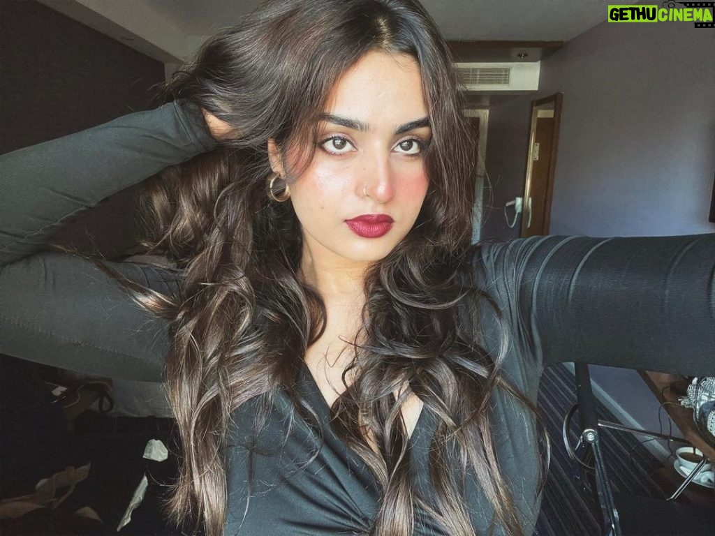 Ayesha Khan Instagram - Make eye contact.