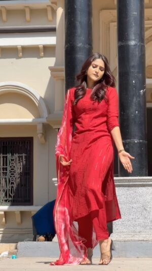 Ayesha Zeenath Instagram - Just for the trending song ☺️💞
