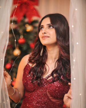 Ayesha Zeenath Instagram - ❤️💫💫💫

:
: 
Makeup: @makeup_by_kez 
Hair: @banuhairstylist 
Photography: @dhanush__photography 
Outfit: @anora_artstudio
Jewellery: @fineshinejewels 
Location: @kezmakeupstudioandacademy