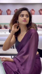 Ayesha Zeenath Instagram - 💞 . @vbzu thanks for the candid vdio 😜 . @nacjewellers #reelsindia #reelsinstagram #trendingreels #instagood #fyp