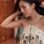 Barkha Singh Instagram - Daydreaming ✨ 📸 @aishwaryaa.nayak HMU @taskeen_c Styled by @shwetaputhhran @styledbyshwetaputhhran Jewellery @palmonas_official At @machanresorts #portraits #portraitphotography #foryou #beachwaves #naturallight #naturallightphotography