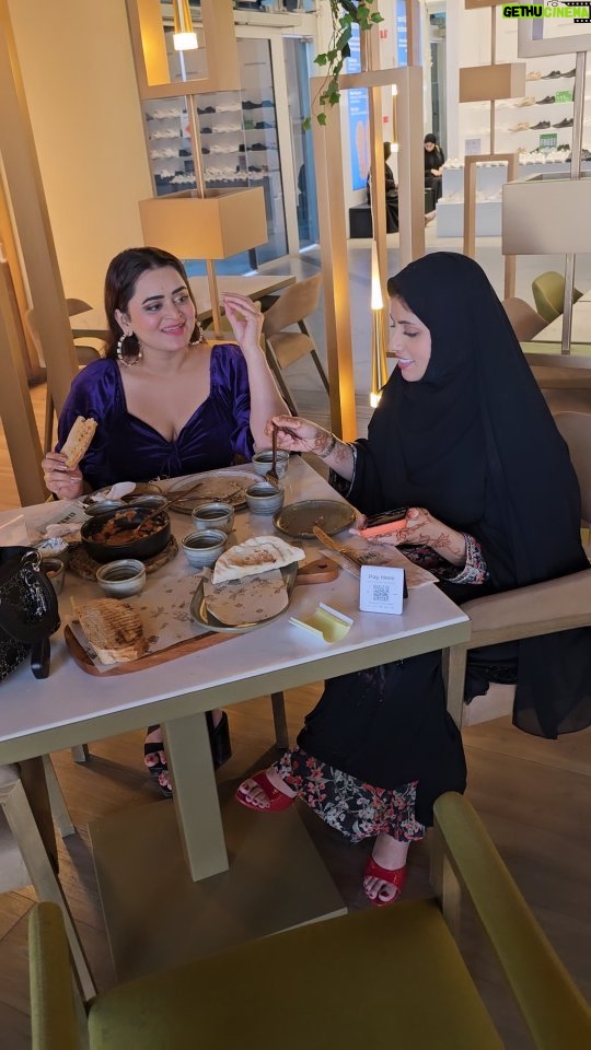 Bebika Dhurve Instagram - Meeting the locals.. Exploring new places Learning new languages Opening a new horizon to my life.. God has blessed me so much I feel Meet fouzia the truck lady of UAE 😍😍 I am juggling so many careers together Doctor+Actor+Astrologer+business woman in turning...😍😍 I have been blessed with more than what I dreamed for ❤ DUBAI - The City Of Future