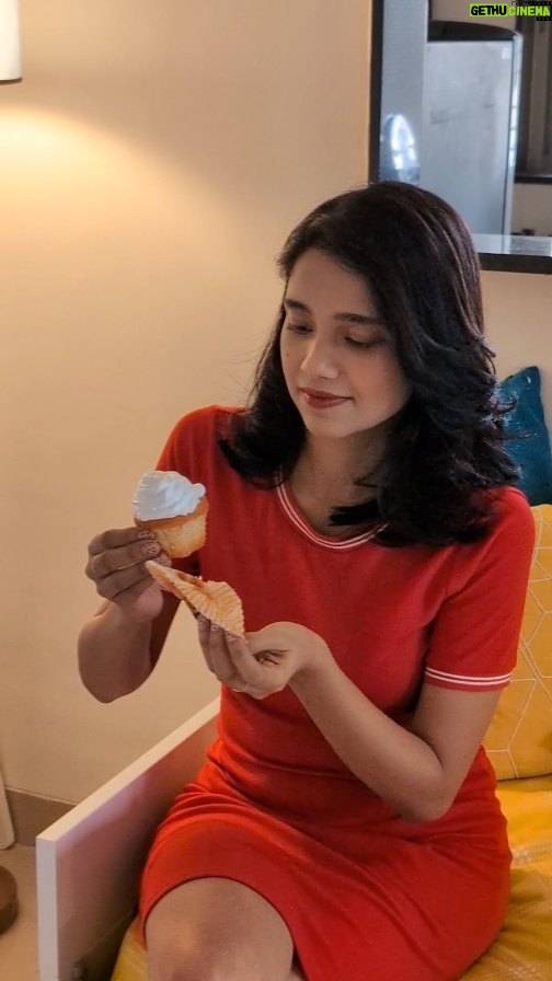 Bhagyashree Limaye Instagram - There's absolutely no better way to eat a cupcake 🫣 #december #decemberthings #reelit #red #happiness #friyay