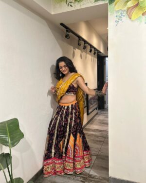 Bhagyashree Mote Instagram - Full colourful!🌈😁
.
.
.
 #look #garba #love #dance #enthusiast